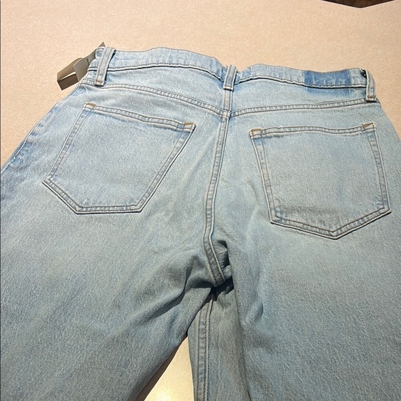 Abercrombie & Fitch Ultra High Rise 90’s Straight Jean - Picture 8 of 10